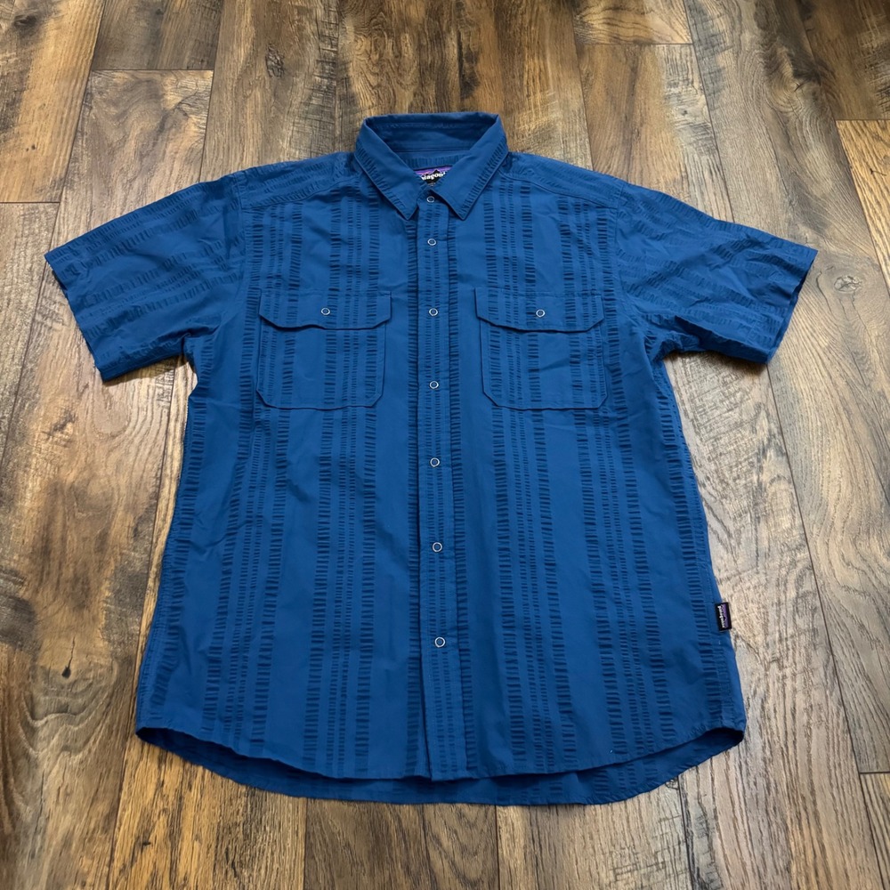 Patagonia Men's Medium Blue Short Sleeve Button Up Fishing Hiking Camp Shirt